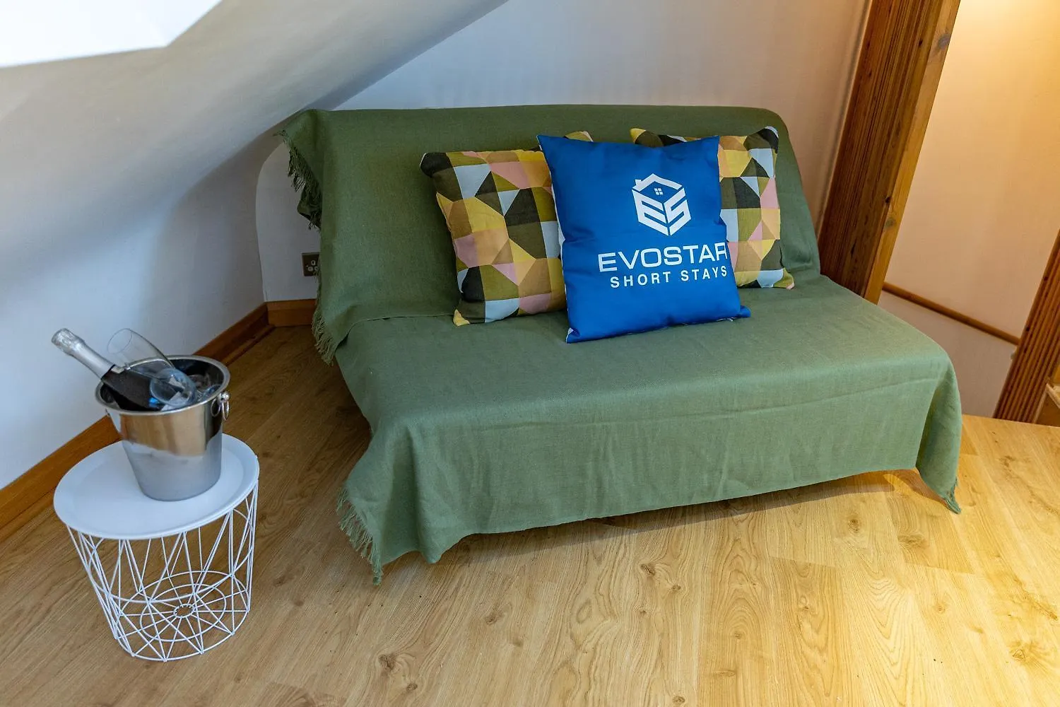 아파트 Charming Home For 10 - Perfect For Work & Leisure Stays 토드윅 영국