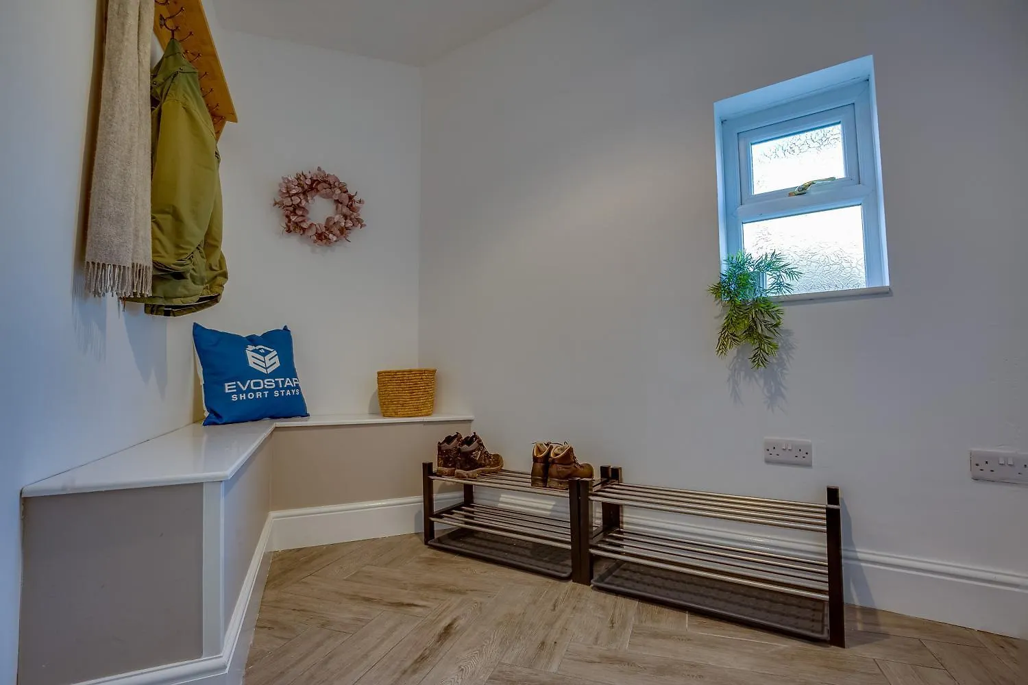 Charming Home For 10 - Perfect For Work & Leisure Stays 토드윅