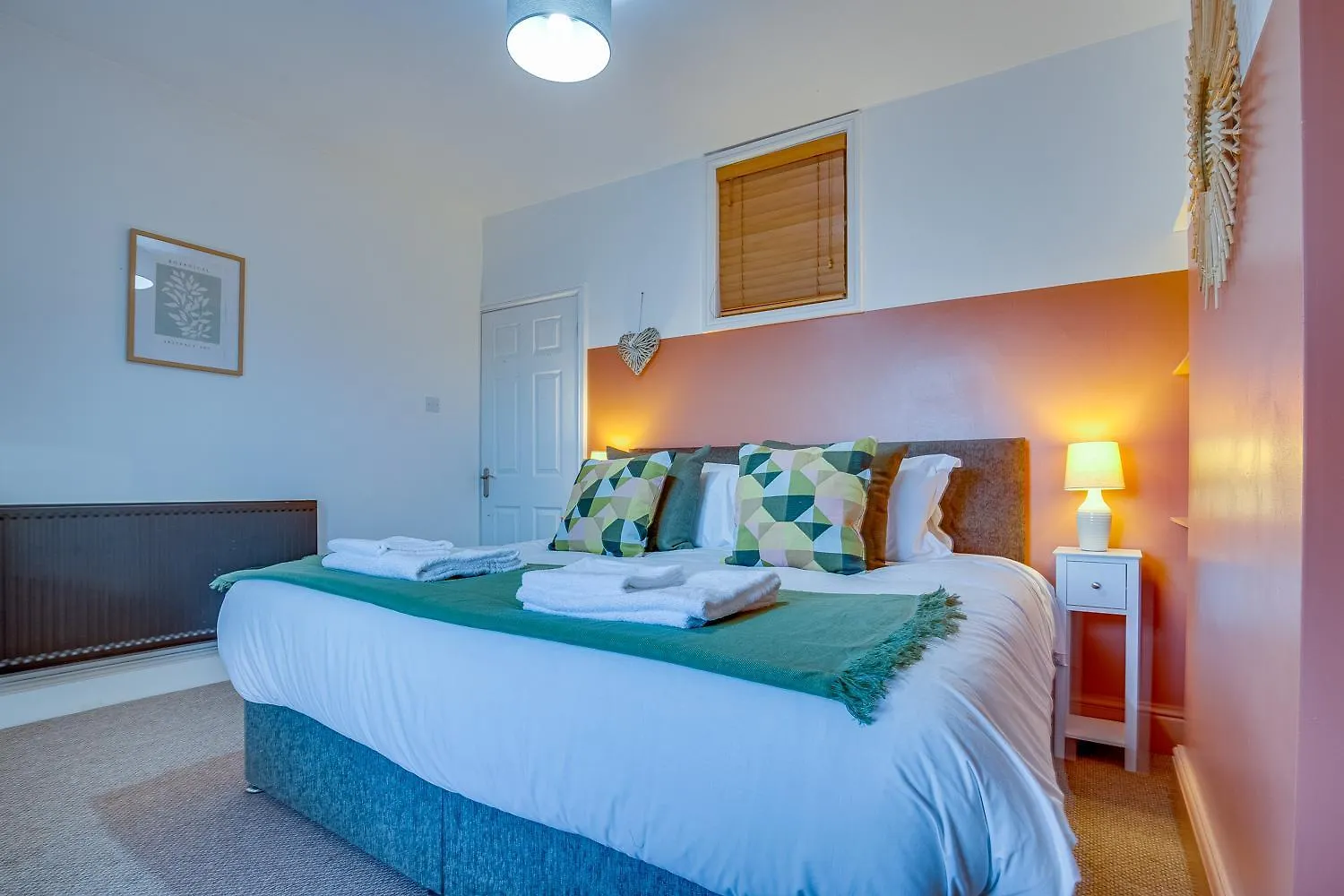 Daire Charming Home For 10 - Perfect For Work & Leisure Stays Todwick