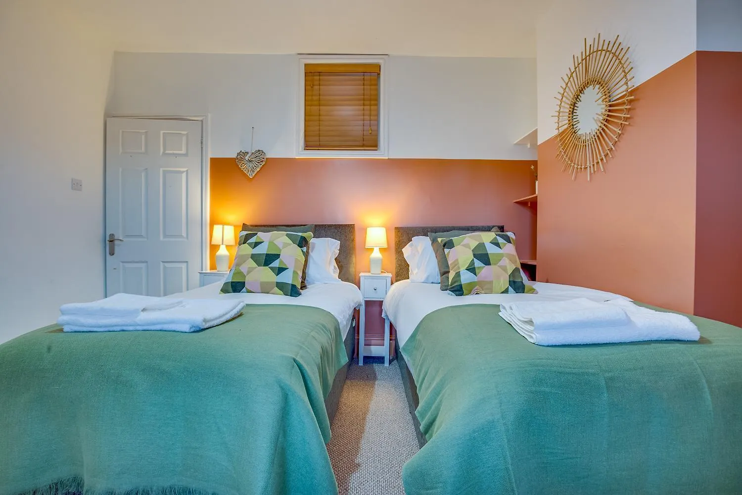 Charming Home For 10 - Perfect For Work & Leisure Stays Todwick Birleşik Krallık