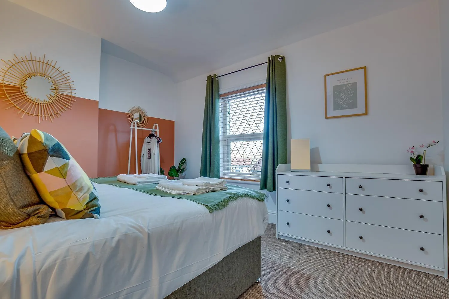 Charming Home For 10 - Perfect For Work & Leisure Stays Todwick 0*,  Birleşik Krallık