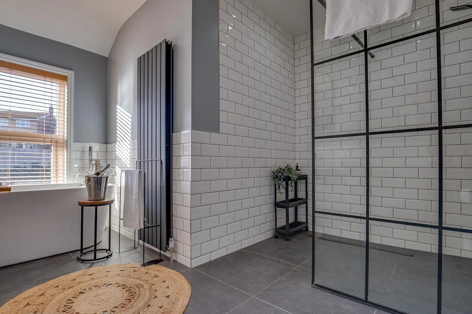 Charming Home For 10 - Perfect For Work & Leisure Stays Todwick 0*,  Birleşik Krallık